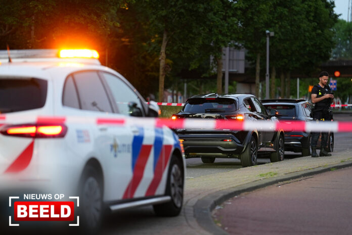 Auto met inzittenden beschoten Spaanseweg Rotterdam