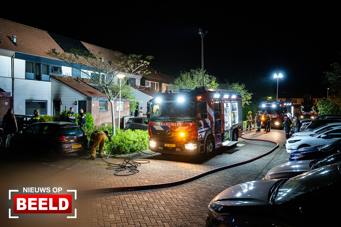 Vier gewonden na felle uitslaande woningbrand brand Kreeft Hellevoetsluis