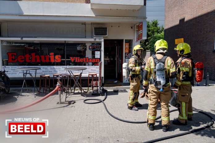 Rookontwikkeling na brand in meterkast van eethuis Frits Ruysstraat Rotterdam