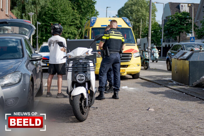 Kind naar ziekenhuis na aanrijding met maaltijdbezorger Dordtsestraatweg Rotterdam