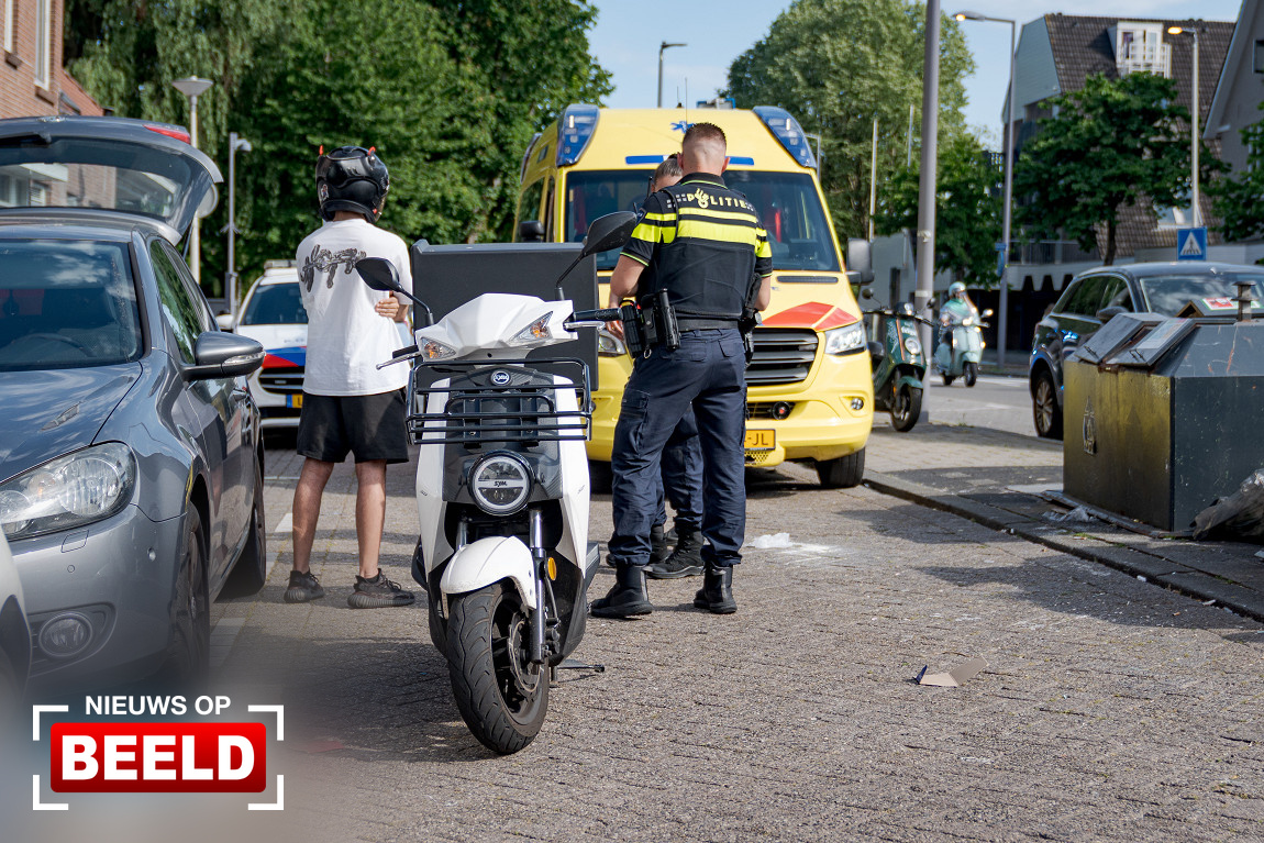 Kind naar ziekenhuis na aanrijding met maaltijdbezorger Dordtsestraatweg Rotterdam.