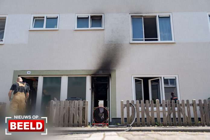 Schade aan woning na brand in meterkast Sneeuwbalstraat Rotterdam