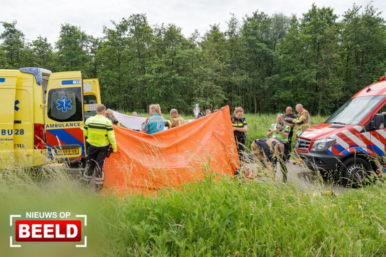 Automobilist gereanimeerd na te water raken met bakwagen N210 Krimpen aan de Lek