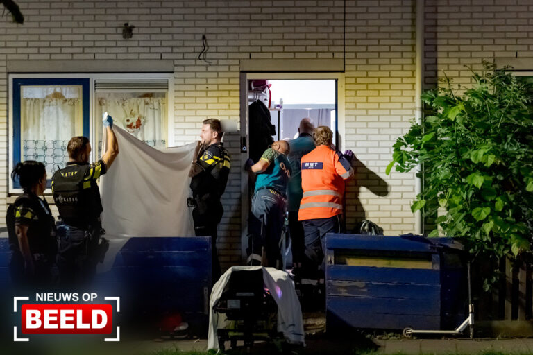 21-jarige man gereanimeerd na steekincident Nijhoffstraat Zwijndrecht