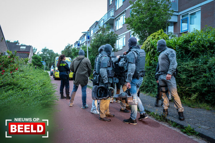 DSI valt woning binnen na schoten Bazuin Capelle aan den IJssel