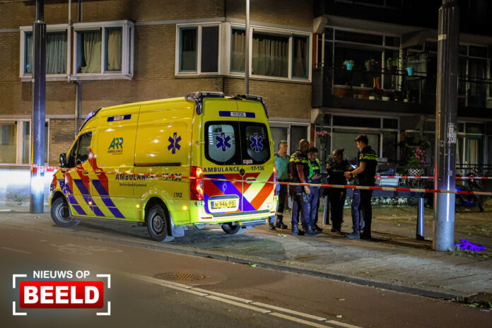 16-jarige jongen zwaargewond bij steekpartij Jonker Fransstraat Rotterdam