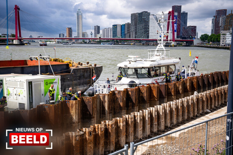 Overleden persoon aangetroffen en geborgen uit Nieuwe Maas Rotterdam