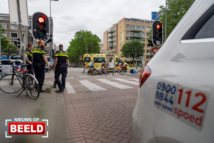 Politieachtervolging eindigt met val van fietser Mariniersweg Rotterdam
