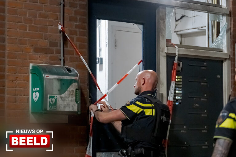 Opnieuw explosie bij portiekdeur woongebouw Zwaanhals Rotterdam