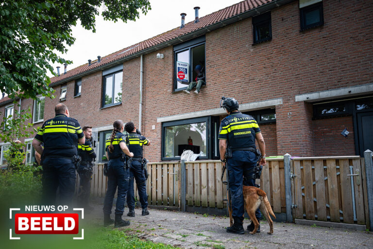 Verwarde man met cowboyhoed overmeesterd Liesgras Spijkenisse