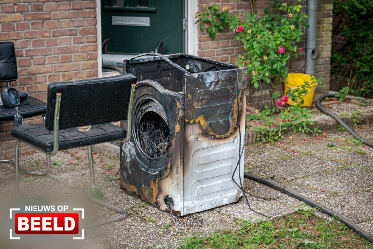 Brand door wasmachine in tussenwoning Dennendaal Rotterdam