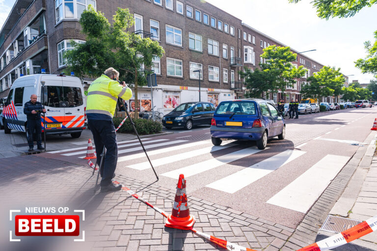 Voetganger op zebrapad aangereden door auto Lorentzlaan Schiedam