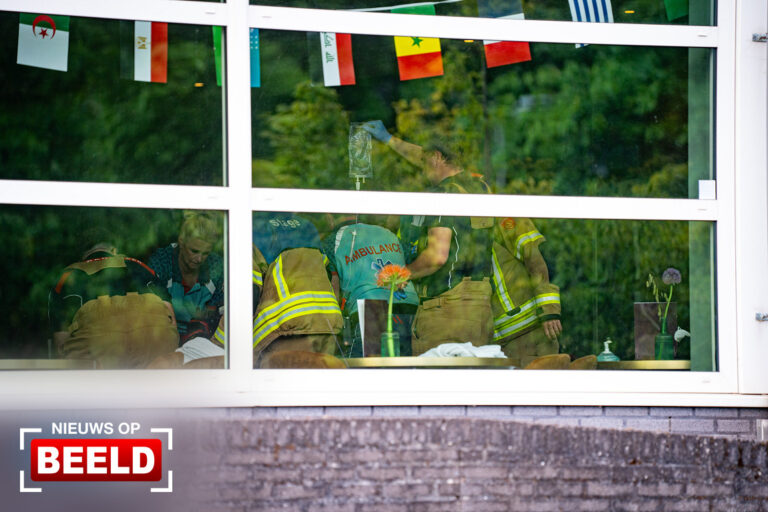 Slachtoffer uit zwembad gered en gereanimeerd P.C. Boutenssingel Capelle aan den IJssel