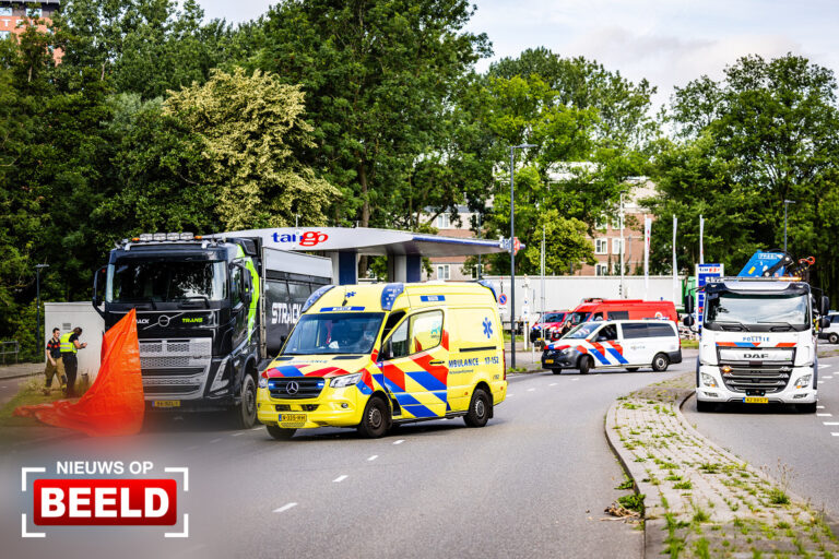 Voetganger overleden na aanrijding met vrachtwagen Hargalaan Schiedam