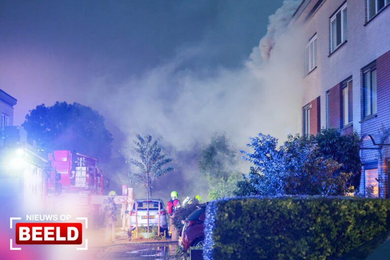 Blikseminslag veroorzaakt woningbrand Wolga Nieuwerkerk aan den IJssel