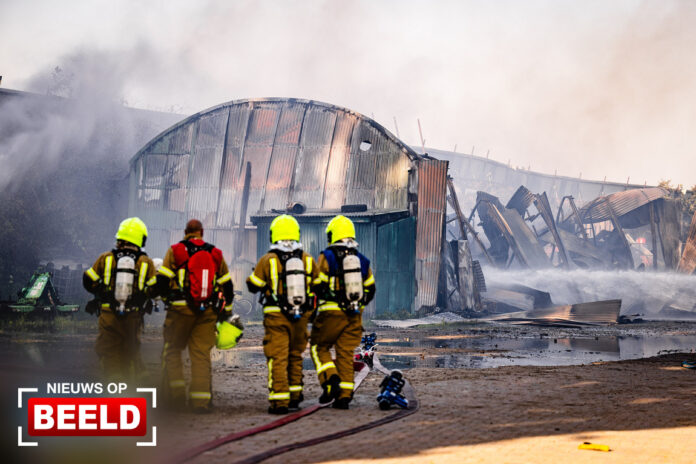 Veel zwarte rook bij brand in loods Groendalseweg Bleiswijk