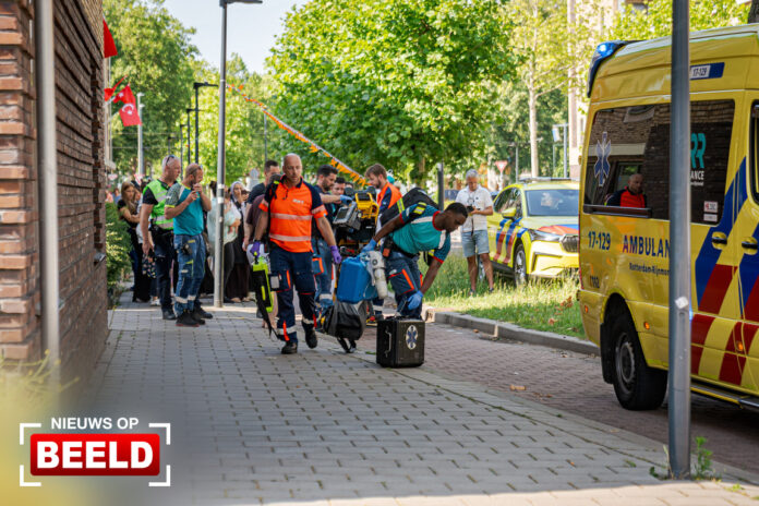 Kind van anderhalf jaar gevallen uit raam Van Heuven Goedhartstraat Schiedam