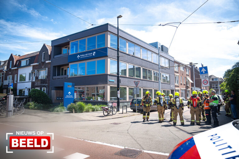Meterkast volledig uitgebrand bij makelaarskantoor Straatweg Rotterdam