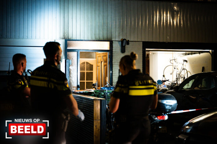 Explosief veroorzaakt brand bij voordeur van woning Galjoen Brielle
