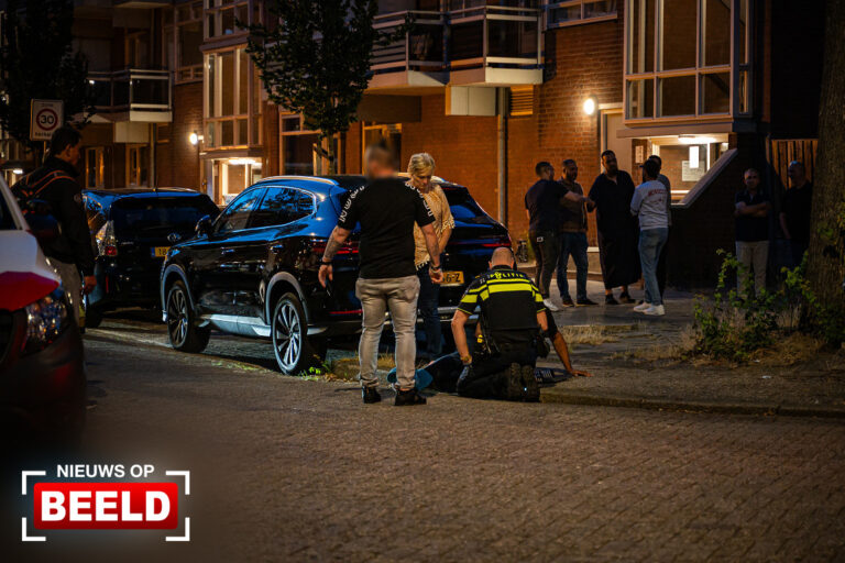 Man gewond na ongeval met eigen auto Persoonshaven Rotterdam