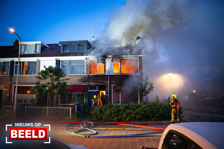 Woning volledig verwoest na grote uitslaande brand Pretoriusstraat Ridderkerk