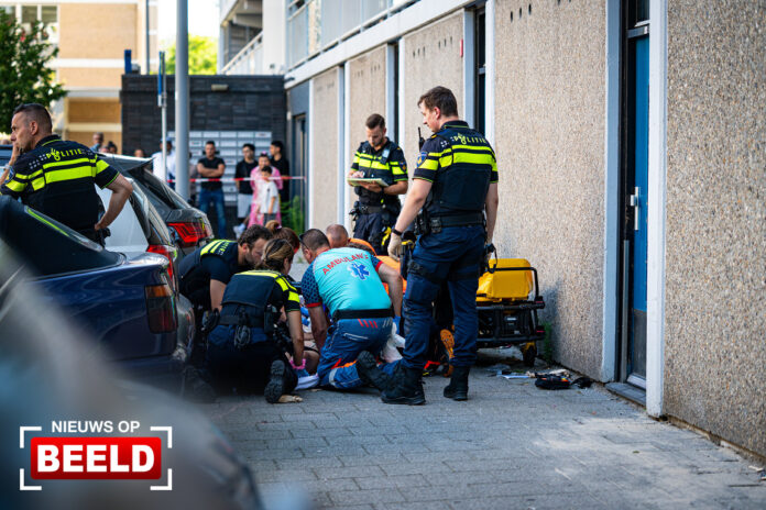 Politie schiet man neer na vuurwapenmelding Aalsdijk Rotterdam