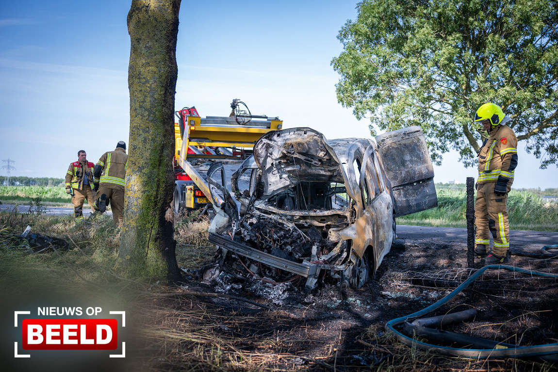Busje uitgebrand na eenzijdig ongeval; bestuurder aangehouden Dorpsweg Simonshaven.