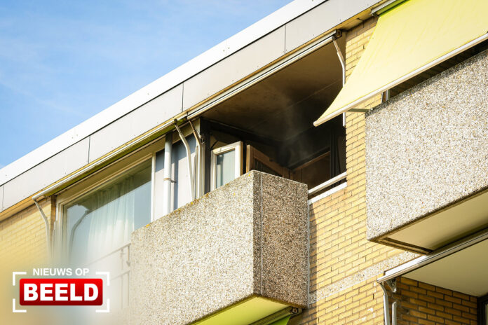 Brand op balkon van seniorenflat zorgt voor grote inzet hulpdiensten F. Bordewijkstraat Rotterdam