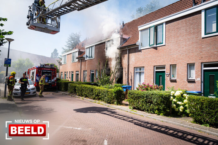 Fatbike vat vlam en veroorzaakt uitslaande brand in woning Achterdonk Rotterdam