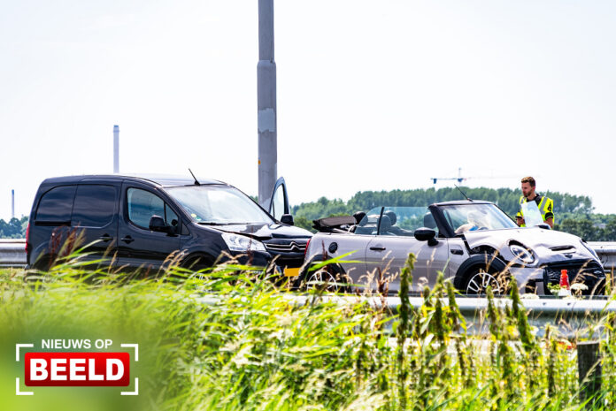 Snelweg A20 tussen Vlaardingen-West en Maassluis dicht na kettingbotsing