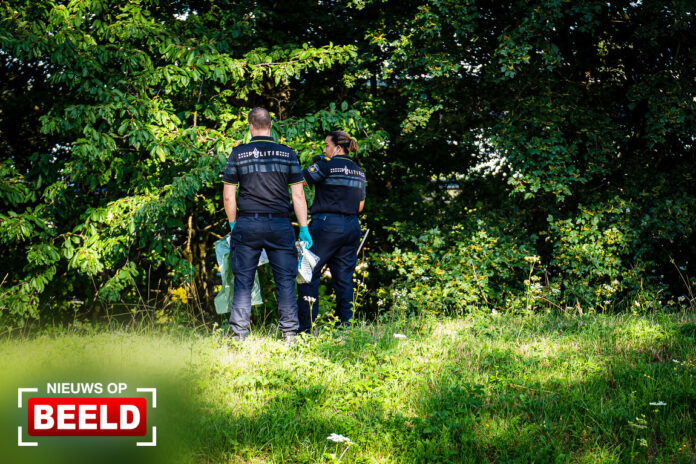 Overleden persoon aangetroffen op dijk Waalhaven Oostzijde Rotterdam