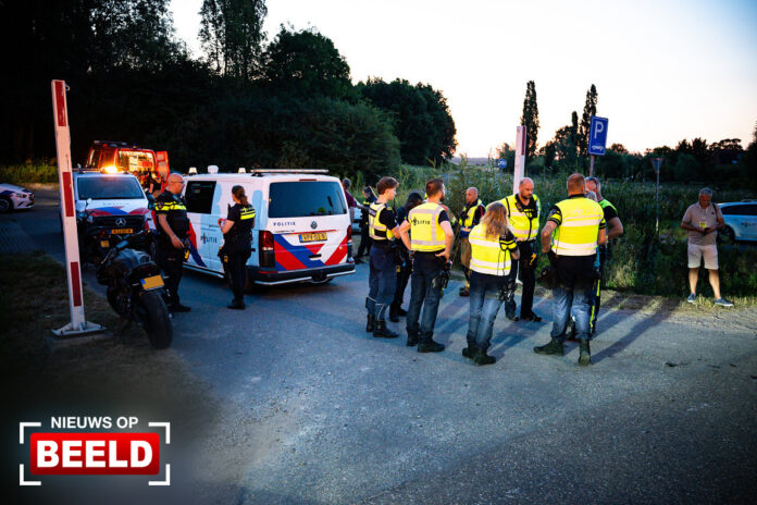 Twee gewonden na aanrijding tussen fietser en motor Kandelaarweg Rotterdam