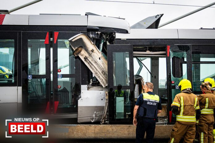 Meerdere zwaargewonden na ongeval tussen trams Erasmusbrug Rotterdam