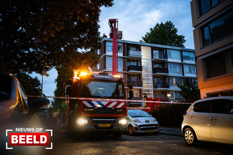 Bewoner en kat gered uit brandende woning Heinsiusstraat Schiedam