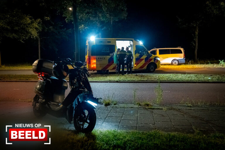 Moeder rijdt dronken met kind achterop tegen boom Zuiderparkweg Rotterdam