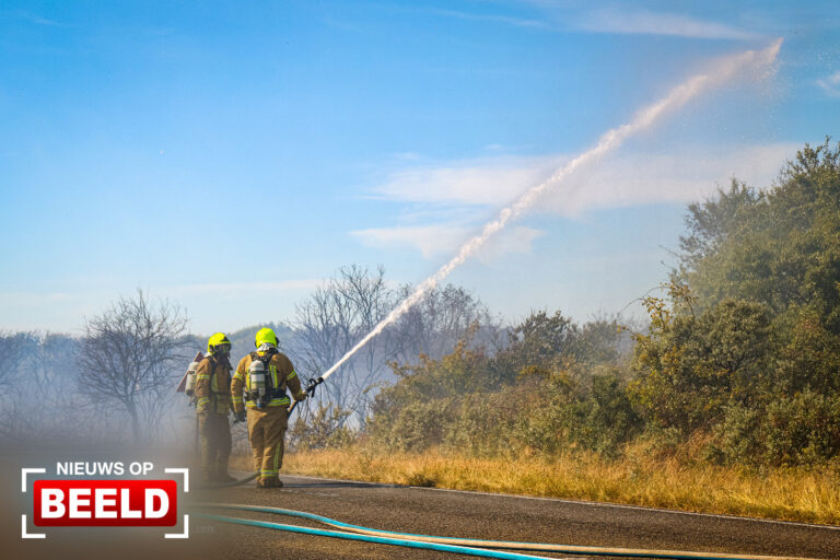 Tientallen brandweereenheden opgeroepen voor duinbrand Oosterduinpad Ouddorp