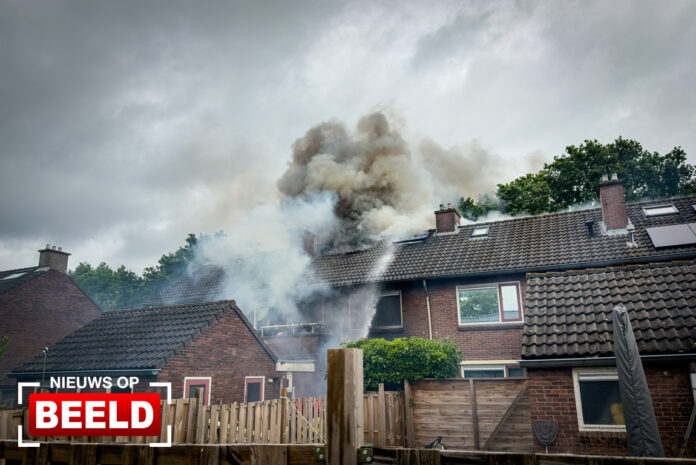 Twee gewonden en vermiste na explosie en uitslaande brand Gooilandweg Huizen