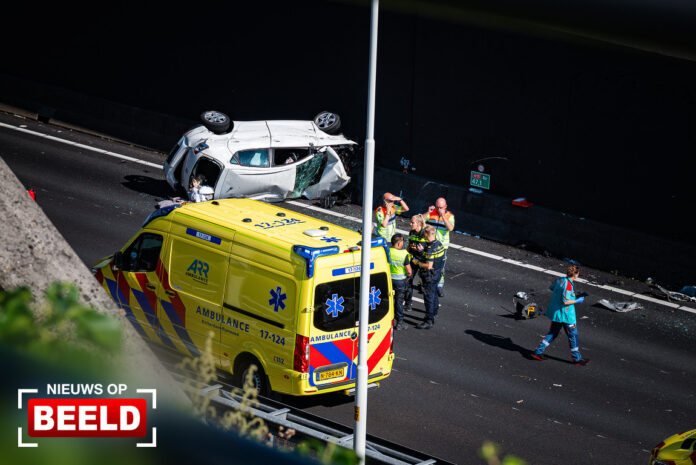 Botlektunnel dicht in richting Rotterdam door twee ongevallen A15 Hoogvliet-Rotterdam
