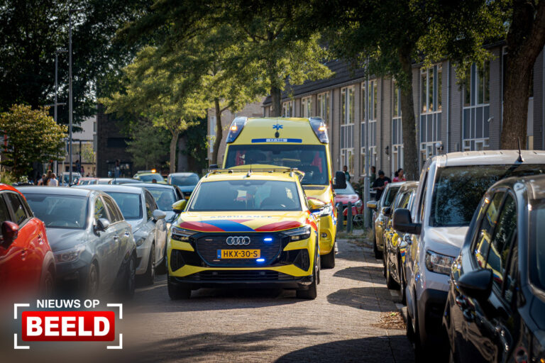 Jong kind uit zwembad in achtertuin gered Bahreinstraat Hoogvliet Rotterdam