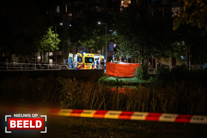 Persoon gereanimeerd na val te water Slachthuiskade Rotterdam