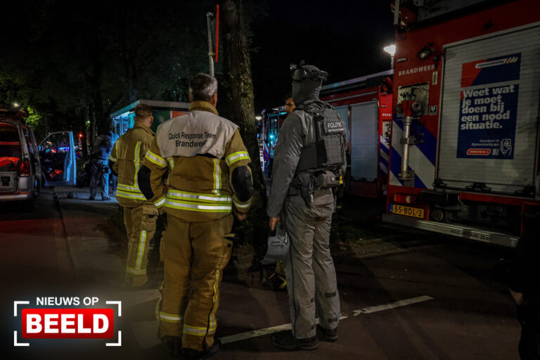 Vaten met onbekende inhoud aangetroffen in woning Oostplein Rotterdam