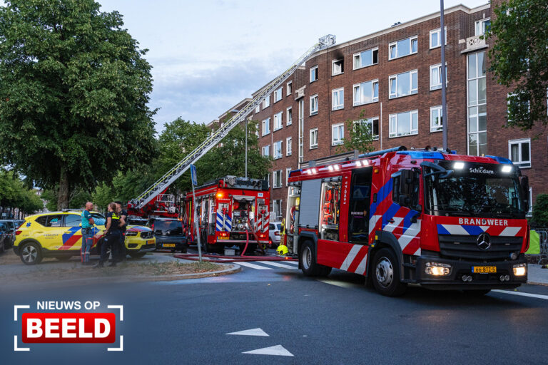 Woningen ontruimd bij grote brand flat Stadhoudersweg Rotterdam