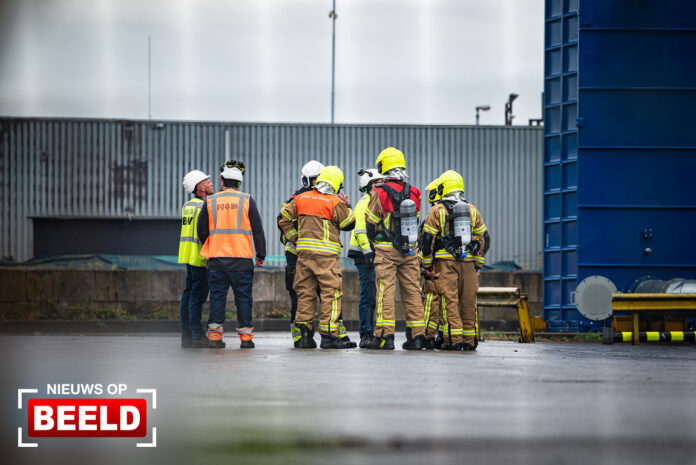 Rookontwikkeling in loods nadat transportband vastloopt Waalhavenweg Rotterdam