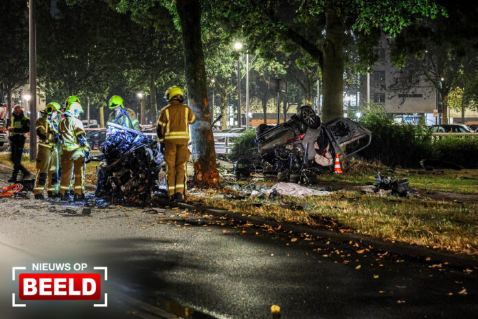 Dode en gewonden bij ongeval waarbij auto doormidden brak Prins Alexanderlaan Rotterdam