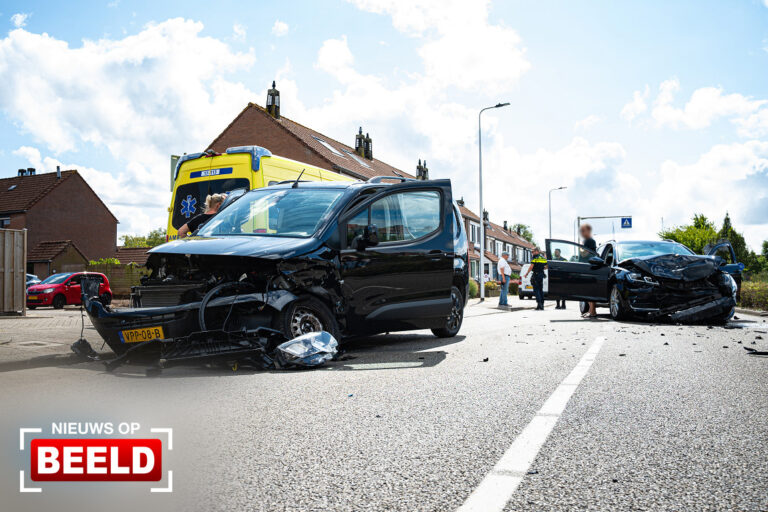 Twee gewonden na ongeval tussen twee voertuigen Vloedlijn Hellevoetsluis