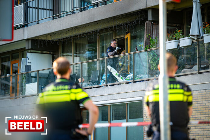 Brand met meerdere explosies Purmerhoek Capelle aan den IJssel