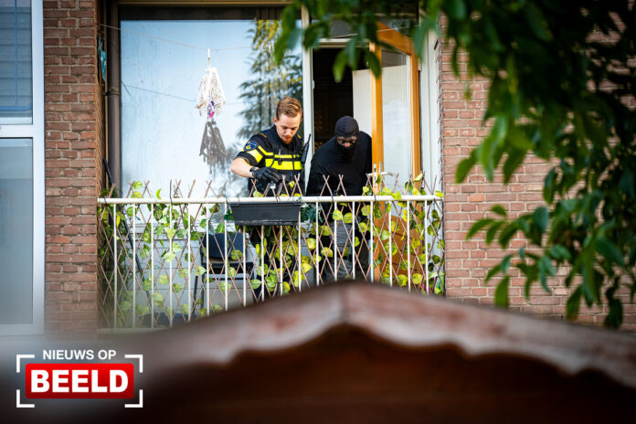 Vrouw springt met baby uit raam na mishandeling Burgemeester de Gaay Fortmanstraat Ridderkerk