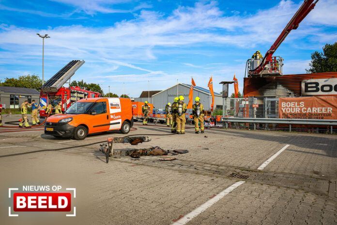 Containerbrand slaat over naar opslagloods Laan van Avant-Garde Nieuwerkerk ad IJssel