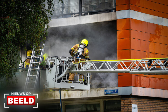 Veel schade door brand op balkon Mirretuin Rotterdam