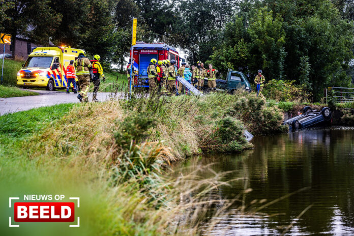 Automobilist overleden nadat auto te water raakt Oudendijk Strijen